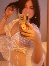 Oi eu sou diana e tenho 51 anos atualmente estou na cidade de florianopolis e mal posso esperar para encontrar pessoas maravilhosas sou uma mulher doc...