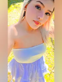 Sou extremamente discreta e carinhosa adoro conversar ouvir e trocar conversas acredito que a vida esta ai pra ser vivida da melhor maneira possivel a...