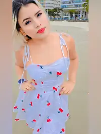Sou extremamente discreta e carinhosa adoro conversar ouvir e trocar conversas acredito que a vida esta ai pra ser vivida da melhor maneira possivel a...