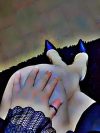 Meu nome e laura sou uma morena alta com curvas generosas tendo seios grandes uma bunda grande e coxas volumosas garanto que te tratarei muito bem o m...