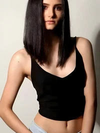 Meu nome e aurora sentinela e eu apareco trazendo um novo frescor e magia carregando comigo uma presenca que combina ternura sensualidade e uma pitada...