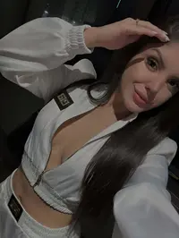 Oi querido ofereco atendimento pessoal videochamada e venda de conteudos sou a dentista mais ousada que voce tera o prazer de conhecer rs meu atendime...