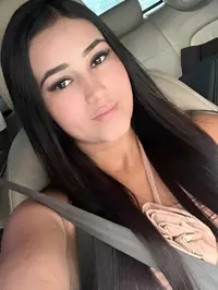 Luiza uma acompanhante incrivel de 20 anos nao possui restricoes na cama com labios carnudos e provocativos esperando para serem experimentados amo be...