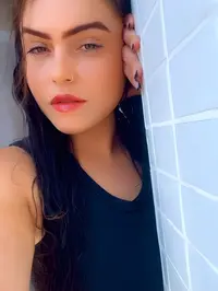 Oi pessoal querido meu nome e lua tenho 22 anos e sou uma acompanhante sou uma linda magrinha com olhar sedutor e uma sensualidade que vai te fascinar...