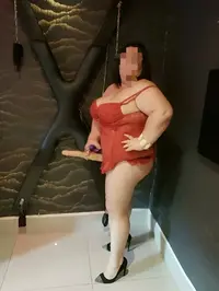 Voce sabe qual e o lema do dia voce lixo sem valor estar sob os meus pes agradecendo por tal privilegio sou uma dominadora sadica e cruel que humilha...