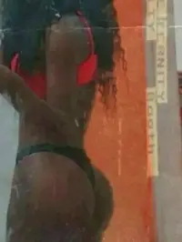 Oi queridos eu me chamo bianka e tenho 18 anos no meu servico me comporto como sua namorada dou beijos na boca e dependendo da sua higiene faco sexo o...