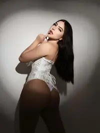 Sedutora e sigilosa dama de companhia de alto padrao encontros privados perfeita para eventos viagens e periodos de descanso com discricao dialogo sof...