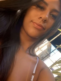 Ola querido voce pode me chamar de isa sou uma acompanhante morena de cabelos negros seios medios e abundantes e um delicioso traseiro gg meu corpo e...