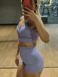 Uma mulher vivida bem ardentemente carioca com destreza em bosquete possui belos olhos verdes e e loira alem de ser bastante eloquente seu deleite e o...